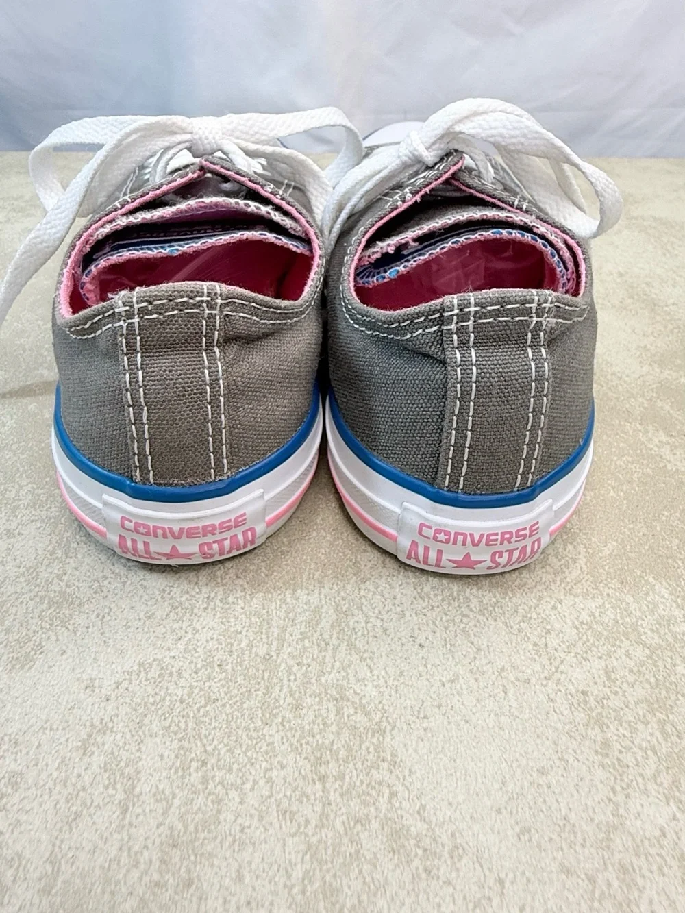 Converse Kids Size 2 Charcoal Canvas Low-Top Sneakers with Pink Lining EUC LN